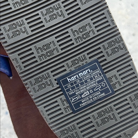 NWOT! hari mari Men's Lakes Flip Flops in Dark Gray & Neon Blue - Picture 9 of 14